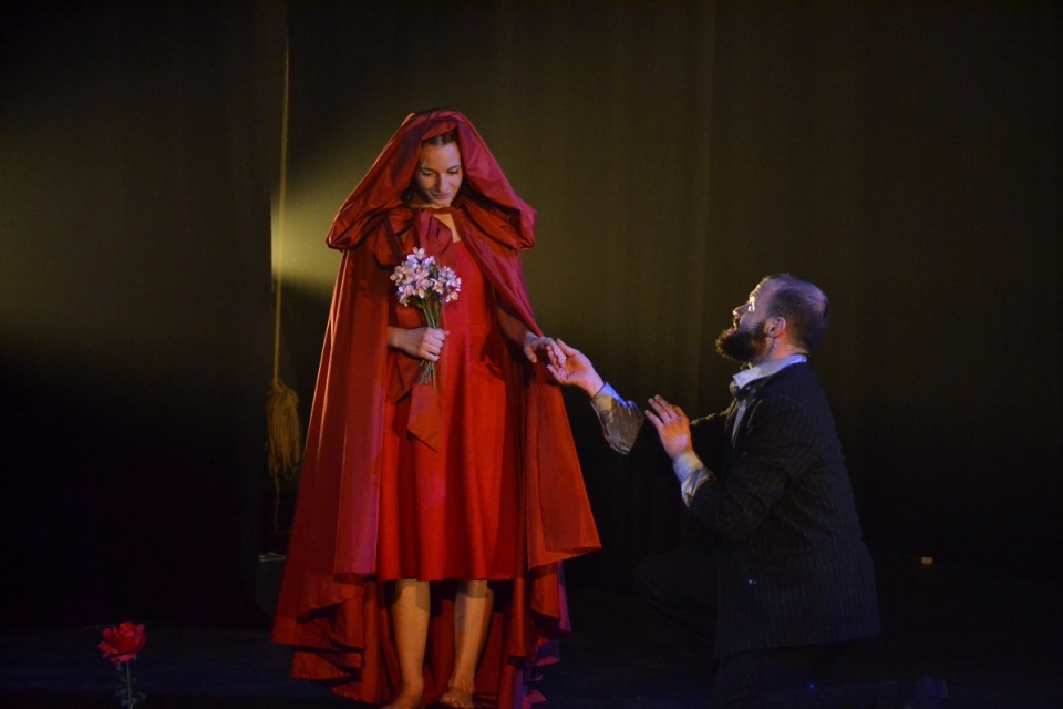 Risultati immagini per IMMAGINI TEATRALI DI cappuccetto rosso teatro Ruvo di Puglia